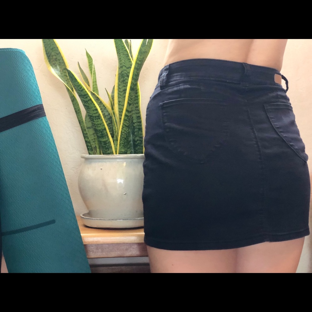High waisted mini skirt in black